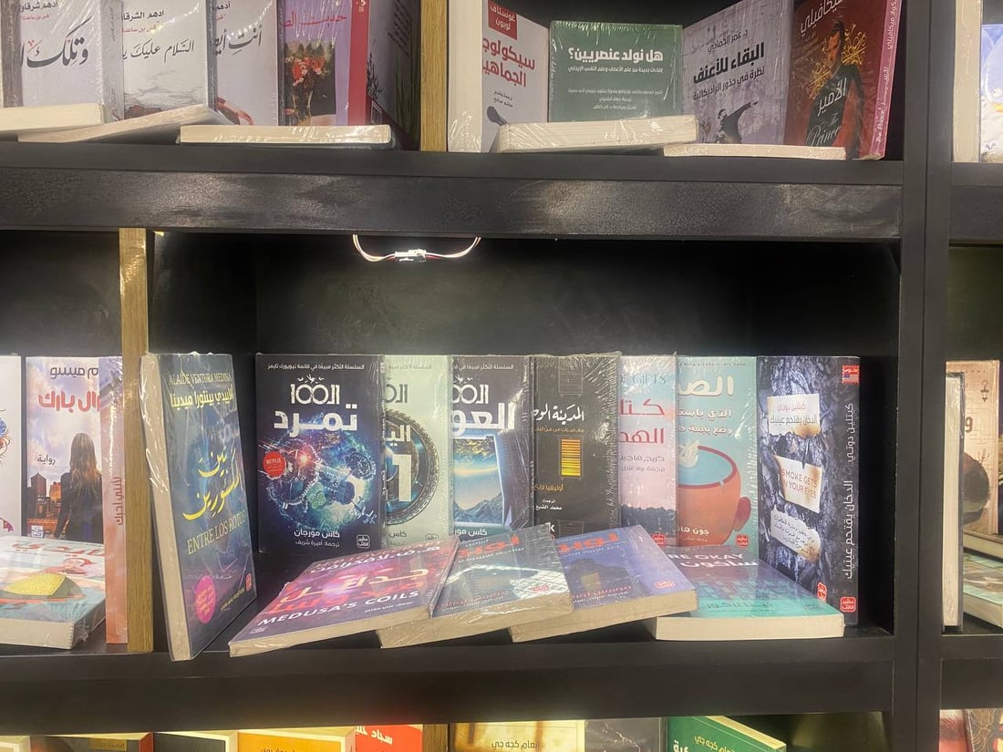 تجربة جديدة.. مكتبة “Levant” تبيع الكتب على زبائن مول المنصور (صور)