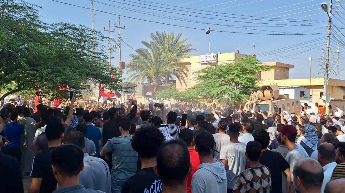 تظاهرة حاشدة لأهالي الصادق شمال البصرة: نريد الخدمات وإقالة القائمقام (فيديو)