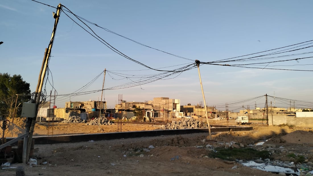 صور: هذه المنطقة البغدادية خارج الحياة منذ 20 سنة.. مختار الولداية يتحدث لفريق 964