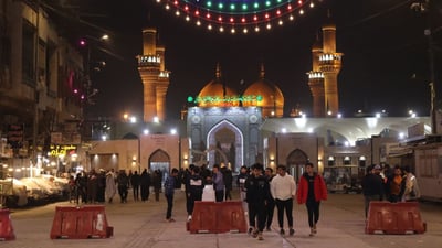 رمضان في الحضرة الكاظمية: زيارة الإمامين والمناجاة مع الله حتى السحور (فيديو)