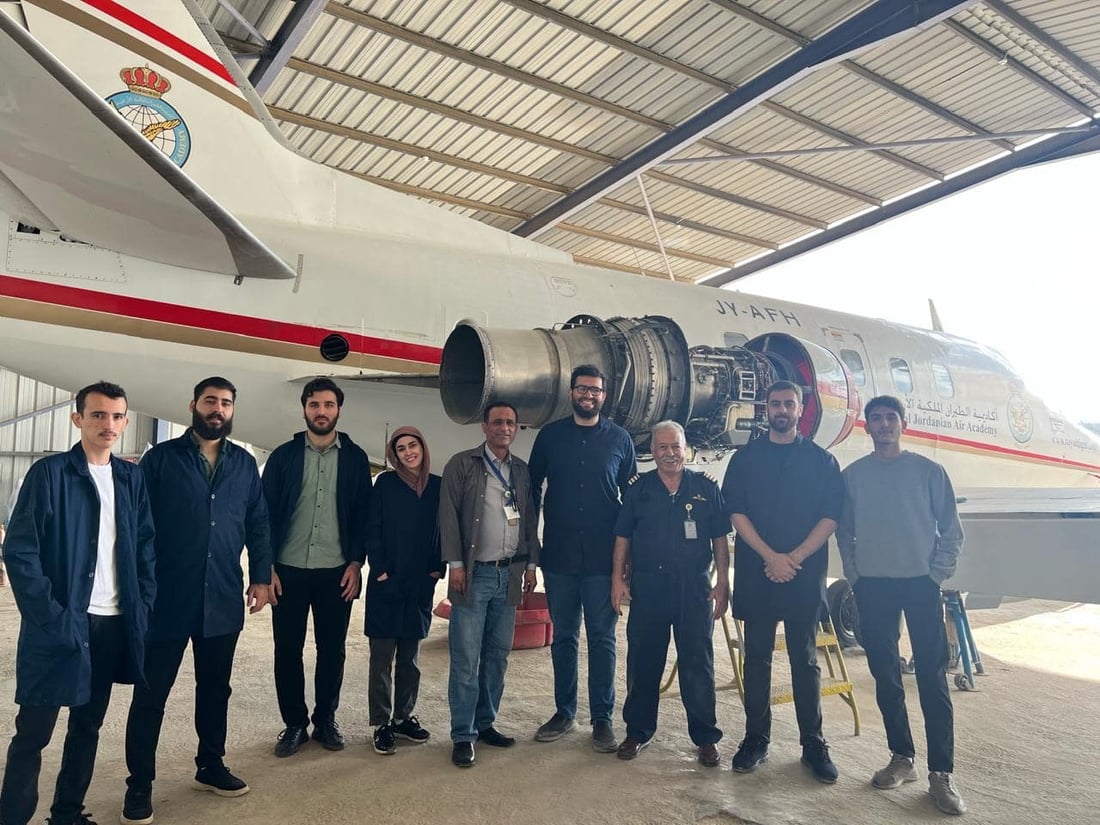 15 خوێندکارى کورد بڕوانامەى ئەندازیارى میکانیکى فڕۆکەیان وەرگرت