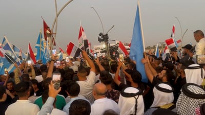 راكان الجبوري يصرخ أمام مكتبه القديم وينادي السوداني: أنا رئيس السن (فيديو)