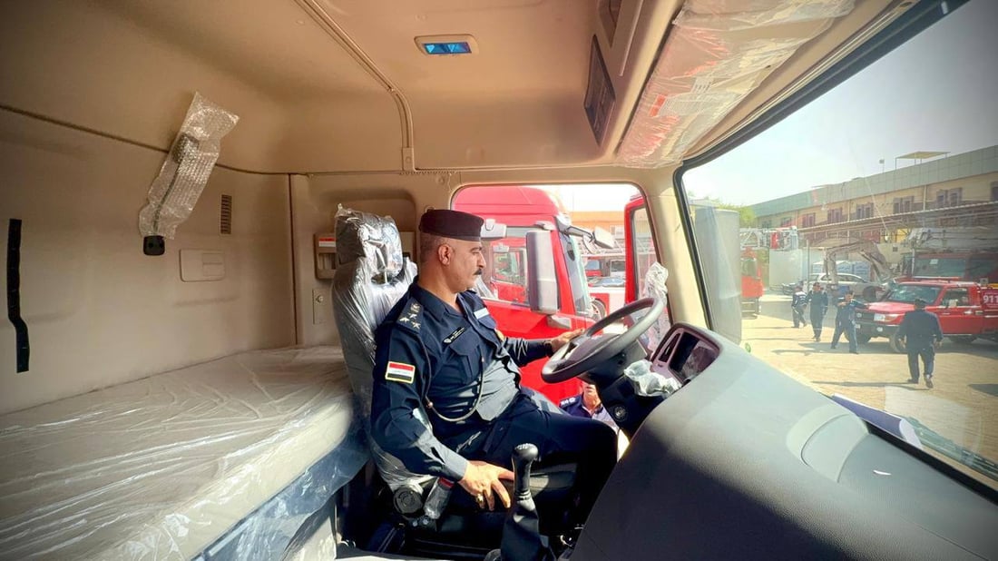 صور: الداخلية تسلم كربلاء سيارات إطفاء وإنقاذ آخر موديل