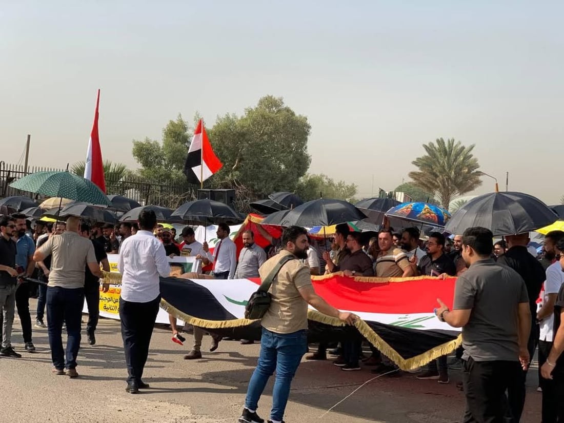 تظاهرة المظلات تغلق طريق مجلس الخدمة الاتحادي: لا للازدواج الوظيفي (فيديو)