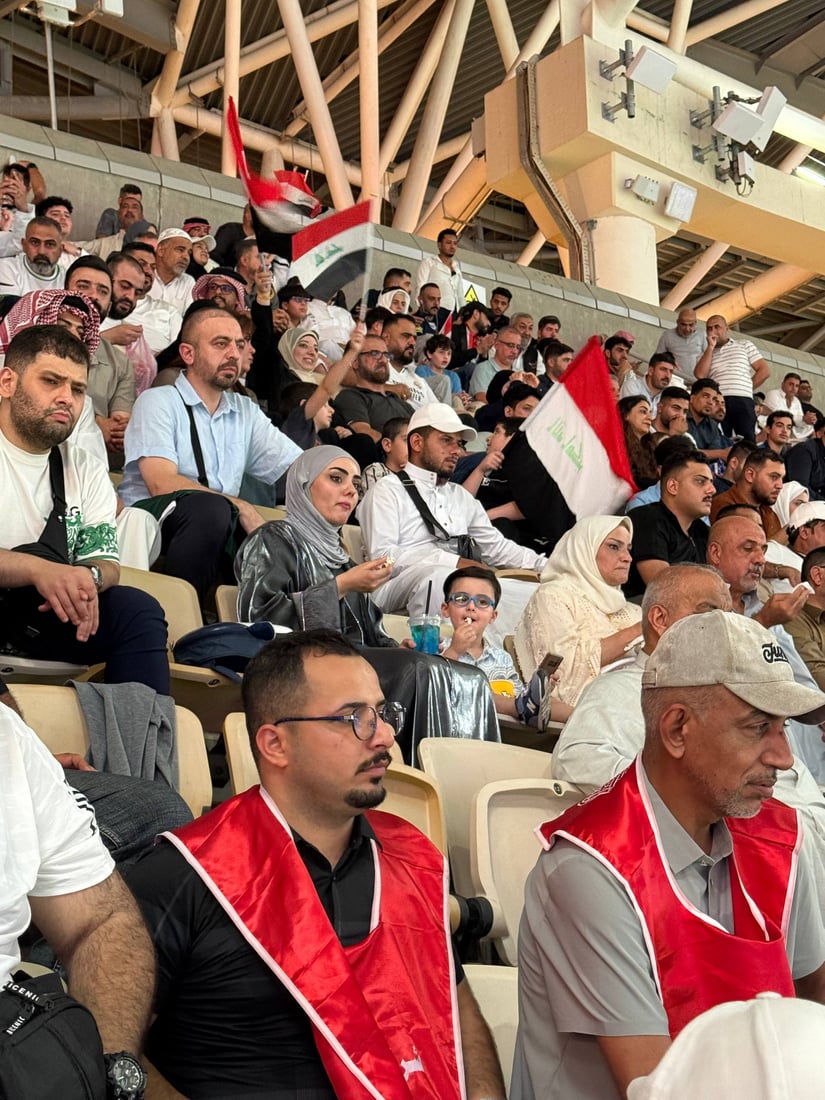 صور من مدرجات الجوهرة: الجماهير العراقية تترقب دخول أسود الرافدين