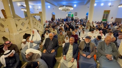 فيديو: العمارة تطلق تكبيرات العيد ومصلو مسجد الرحمن يتبادلون التهاني