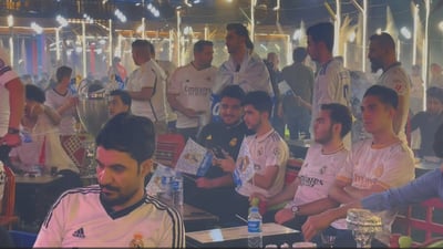 سەدان هاندەری ریال مەدرید کۆبوونەتەوە و پێشبینی بردنەوەی یانەکەیان دەکەن