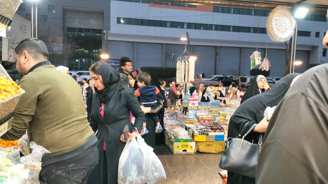 صور: أسواق بغداد الجديدة تستعد لإحياء “ليلة زكريا”.. على أمل الرزق والذريّة