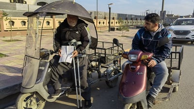 “لا حيل ولا فلوس”.. ذوو الهمم يطلبون استثناءً من “قيود التكتك” في الموصل