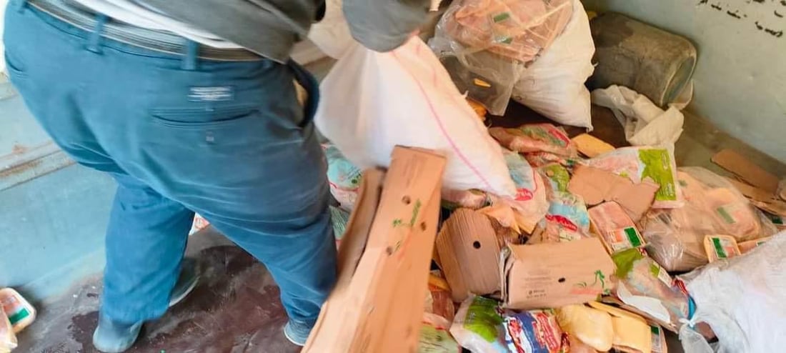 منازل الموصليين تسلم من شحنة دجاج “أكسباير”.. عملية خاطفة أحبطت التوزيع