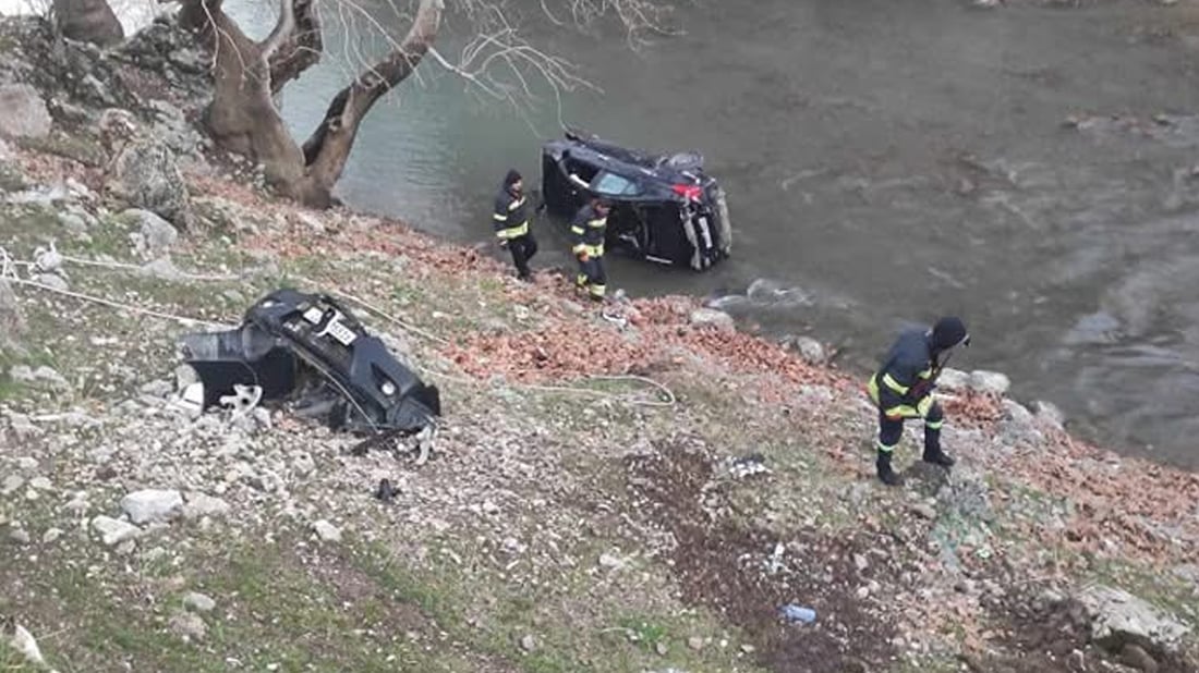 لە چۆمان ئۆتۆمبێلێک کەوتە ناو رووبارەوە و دوو خوشک بریندار بوون