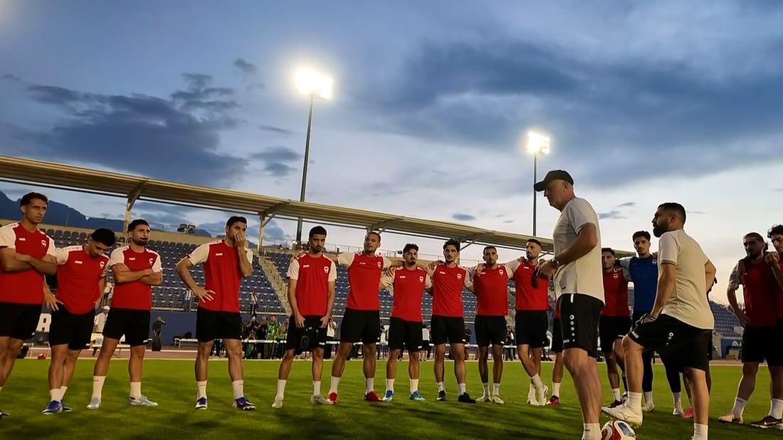 جماهير عراقية تهتف لأسود الرافدين قبل لقاء الحسم فجر غد الأربعاء (فيديو)