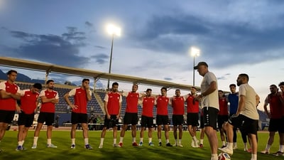 جماهير عراقية تهتف لأسود الرافدين قبل لقاء الحسم فجر غد الأربعاء (فيديو)