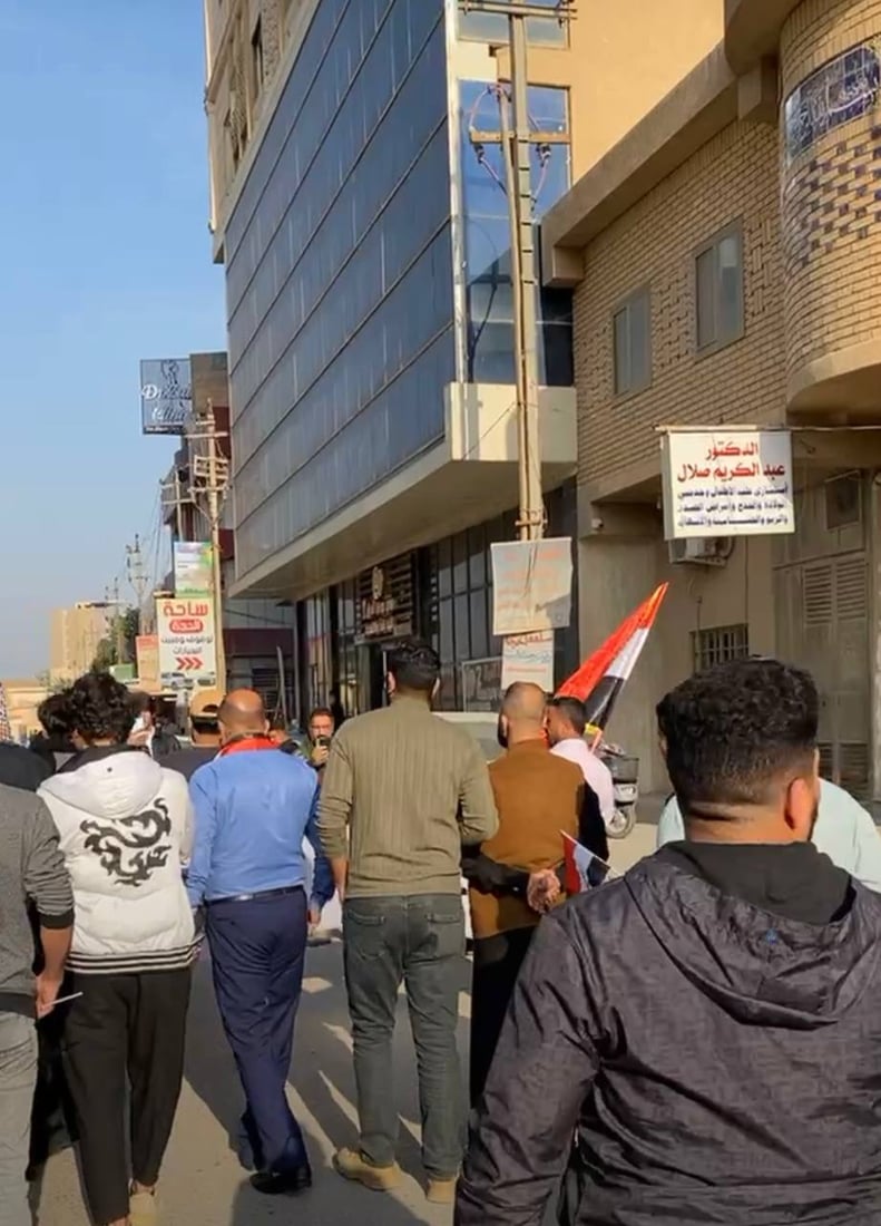كربلائيون يتظاهرون أمام “مستشفى الحجّة الخيري”: يجب تسليمه للصحة