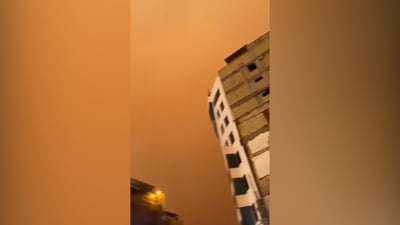 فيديو: عاصفة ترابية تجتاح النجف وتربك حركة السير في المدينة القديمة