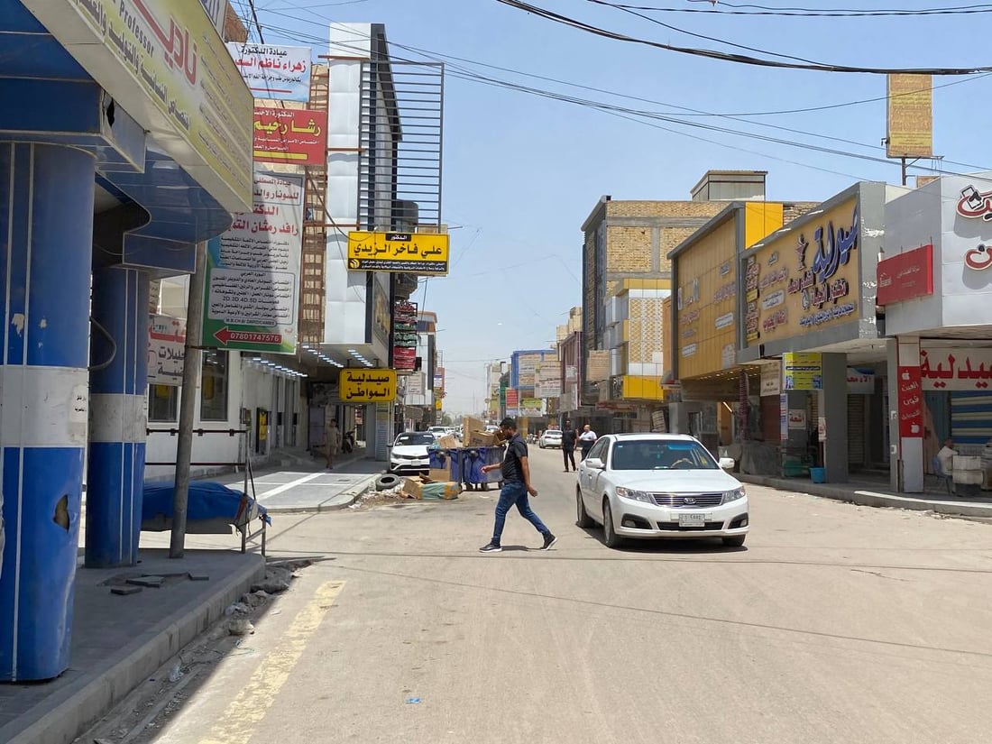 صور: الناصرية توحد ألوان لافتات الأطباء والصيدليات دون توجيه.. والبلدية متفاجئة!