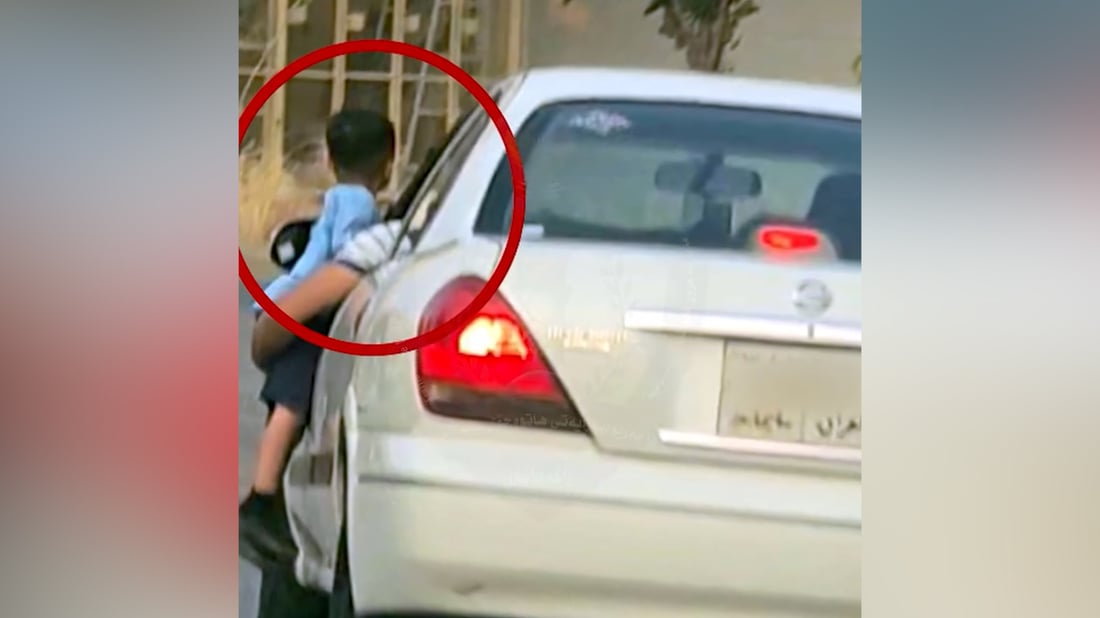 فيديو صادم.. سائق يتلاعب بحياة طفل في السليمانية والشرطة تبحث عنه