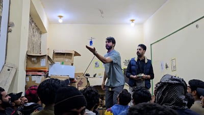“الصراخ إلى رأس الشارع”.. مزاد “أمزون” تجربة أولى ومثيرة لأهل سوق الشيوخ