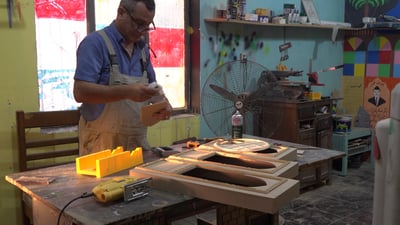 Iraqi artist preserves tradition of shanasheel through hand-carved craftsmanship