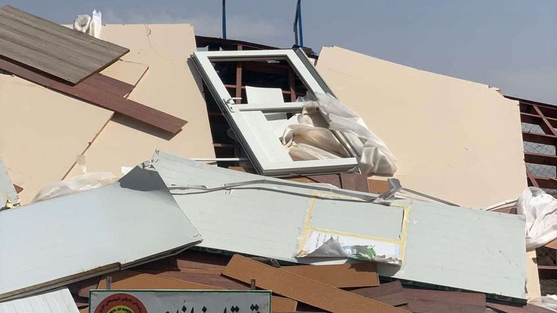 باران و رەشەبا قوتابخانەیەكیان رووخاند