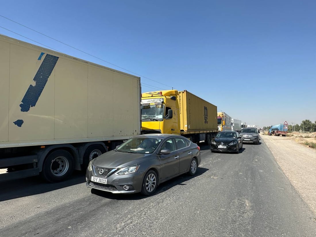 قطع طريق كلار – بغداد.. خريجو جامعة كلار يواصلون احتجاجهم (صور)