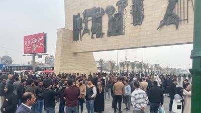 لا نريد الرحيل.. موظفو الدفاع يحتجون على نقلهم للتصنيع الحربي (صور)