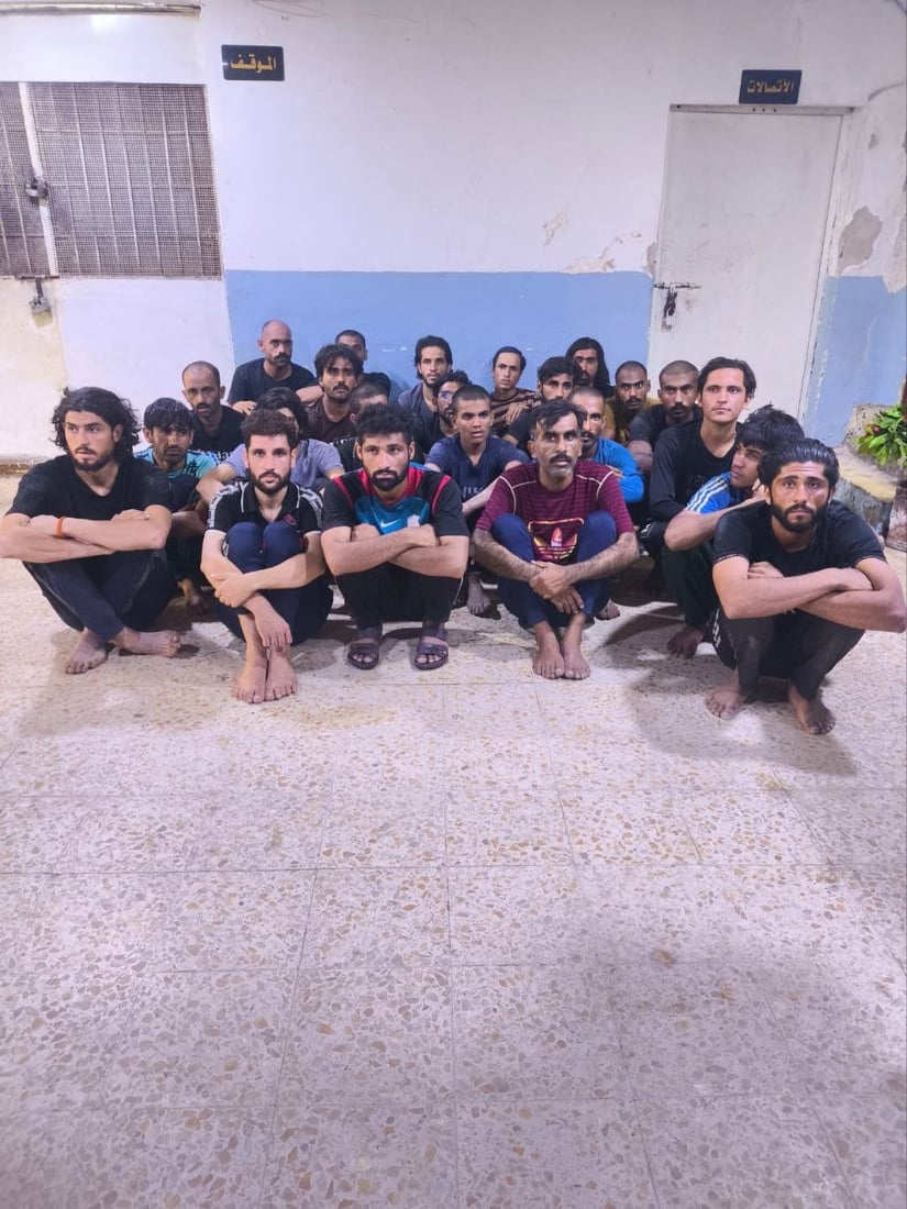 صور: زورق مجهول يترك باكستانيين على ساحل الفاو.. الأمن اعتقلهم واحداً واحداً