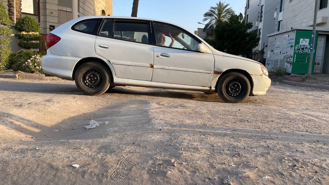 صور من شوارع حي الحمراء وسط بغداد.. متى تتذكرنا الأمانة؟