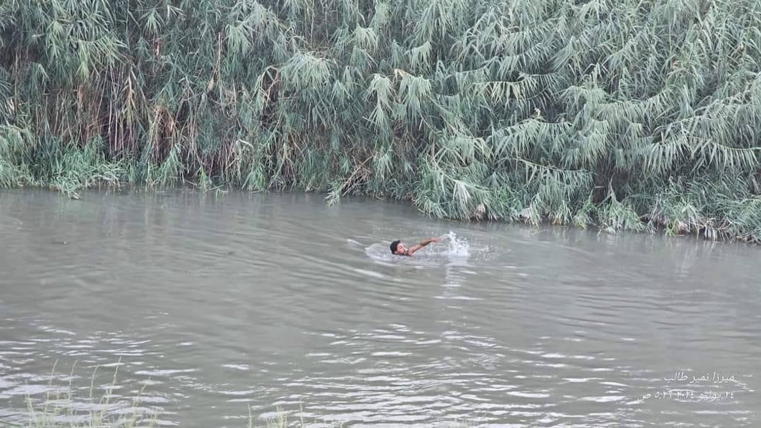 صور: غواصو سرايا السلام ينتشلون جثة طفل من نهر الديوانية