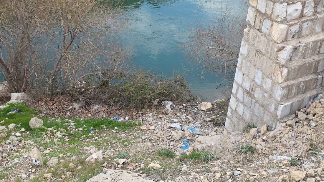 سروشتە جوانەکەی گۆمەقازان بە زبڵ و خاشاک شێوێنراوە