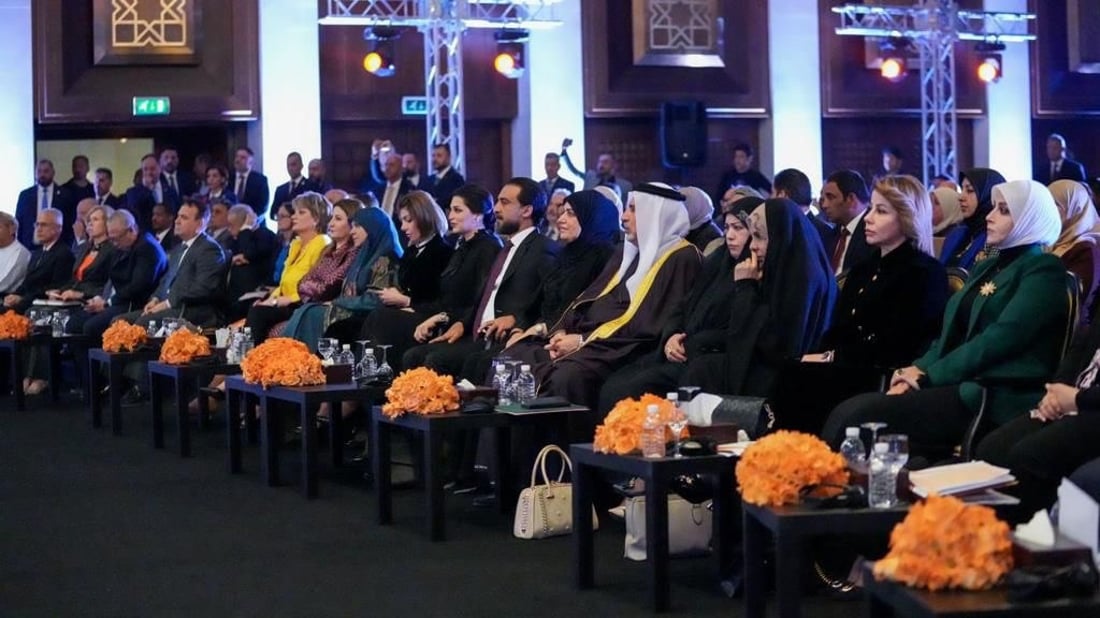 الحلبوسي يتوسط نوار عاصم وطيف سامي في مؤتمر لمناهضة العنف على أساس النوع