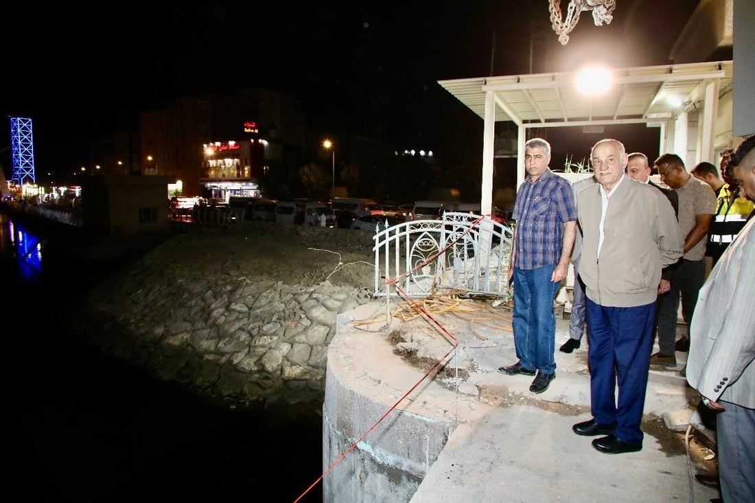 صور الوزير العراقي بـ “قمصلة” شتوية في البصرة تحيّر المعلقين!