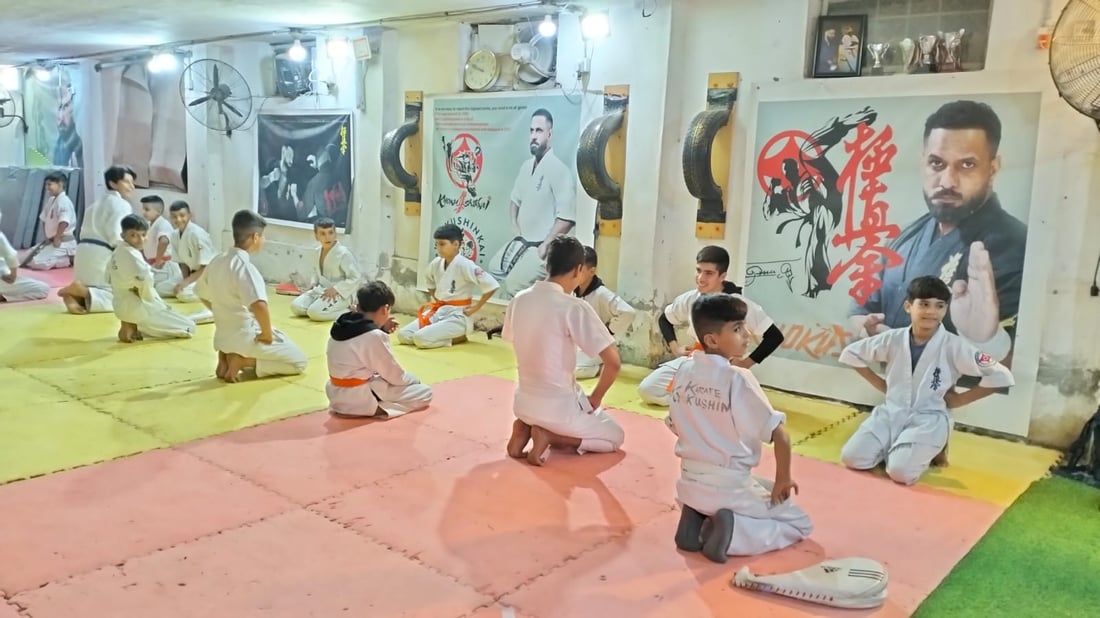 مركز وحيد لكن النتائج مبهرة.. شباب العبيدي أتقنوا منازلات “الكاراتيه” (فيديو)