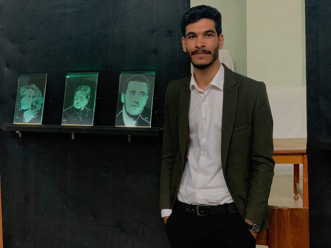 فيروز ودرويش والساهر في “رحلة على حافة الزجاج” الكربلائي