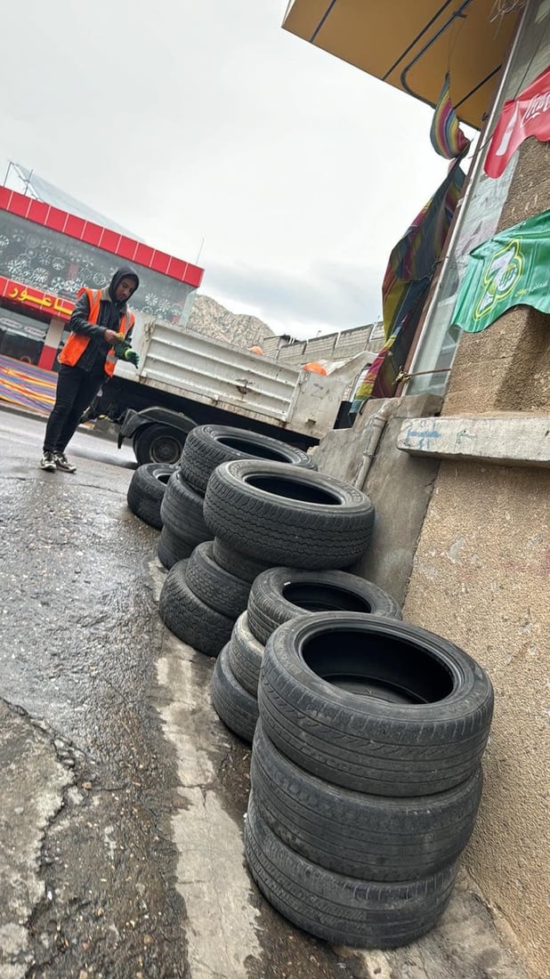 شاره‌وانى دهۆك خه‌ریكی كۆكرنه‌وه‌ى تایه‌ى كۆنى ئۆتۆمبێله‌