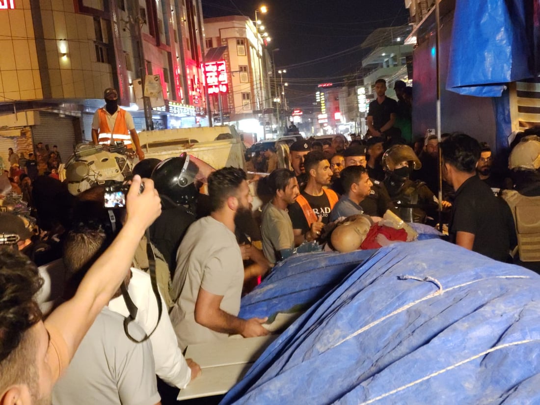 فيديو: “الوحش الأصفر” يباغت سوق الحلة ليلاً.. حملة لرفع التجاوزات بقيادة المحافظ