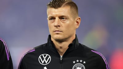 کروس بەبێ ئاهەنگ کۆتا یارى ئەنجام دەدات