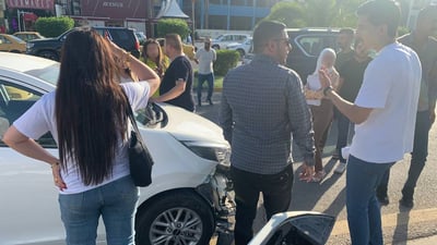 صور: حادث بين فتاتين وسط بغداد.. “سول” دمّرت “بيكانتو” لكن النهاية ودية