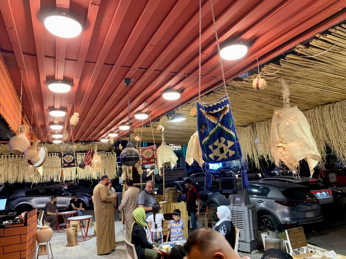 مطعم “بسطة” في حي الجامعة يقدم “كباب طاوة” ويسقيك اللبن من “الحِب” 24 ساعة