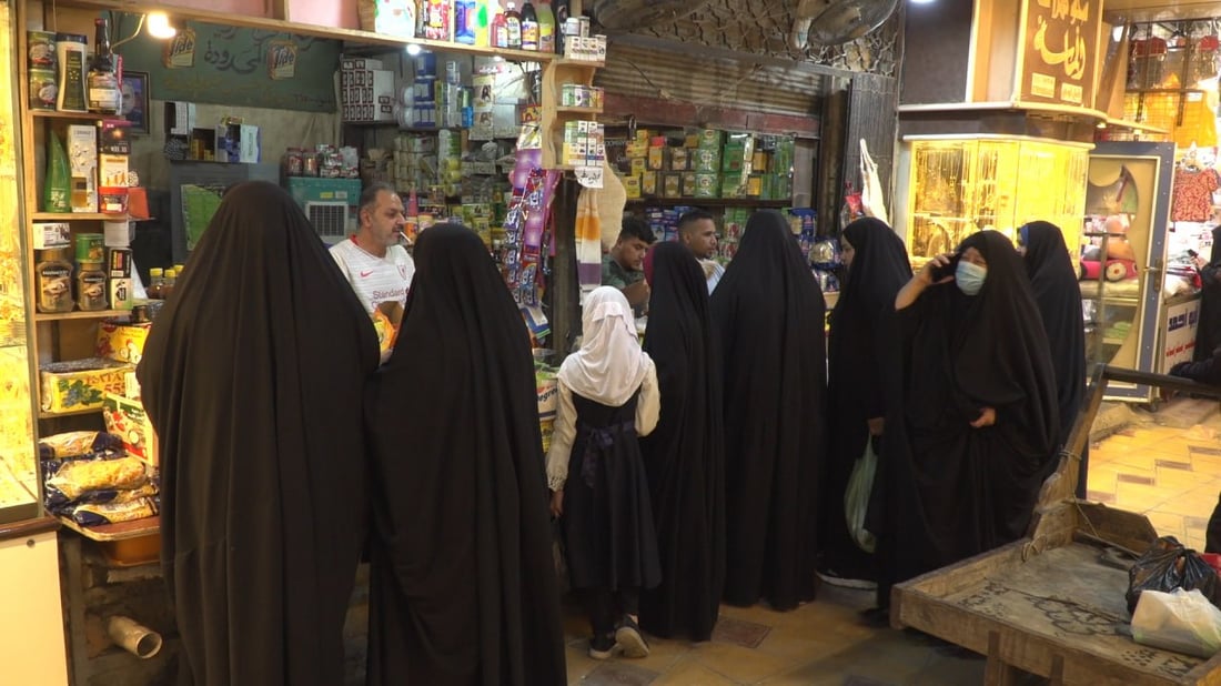 عطارو الحلة يعدون خلطة بهارات خاصة “لكليجة العيد”.. مع الحلقوم والدهن الحرّ (صور)