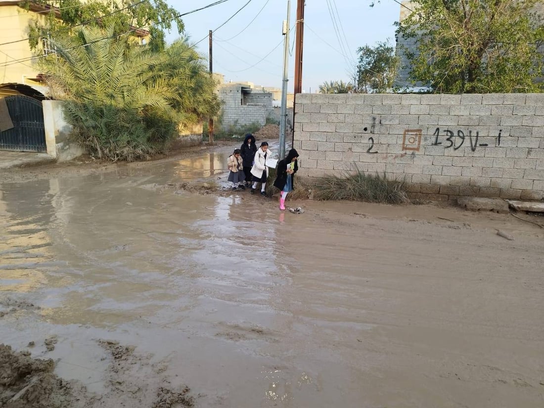 صور: أطفال كاطون بعقوبة يحلمون بالسير على طرق بشرية.. والنائب المجمعي متفائل