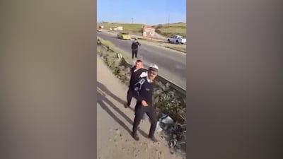 فيديو: مرور يرشقون شاحنة بالحجارة.. شرطة كركوك توقف المفرزة وتصدر توضيحاً