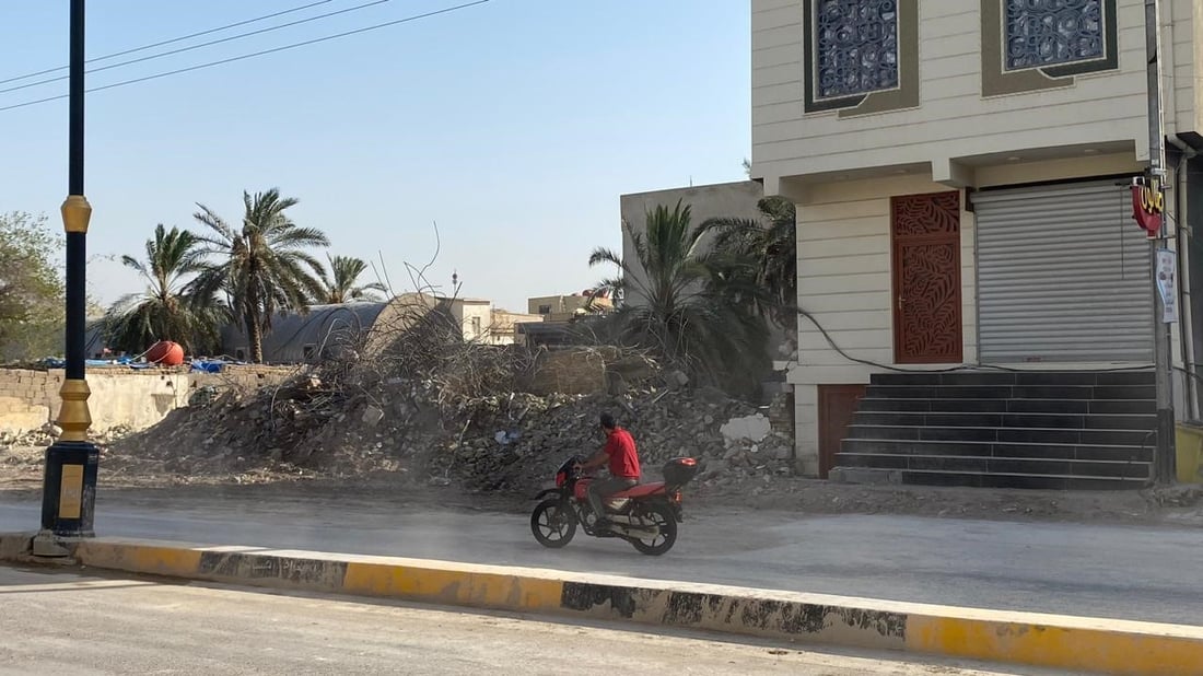 أبو الخصيب تودع جامع السراجي.. جرافات البلدية أنهت جدل المنارة الأثرية (صور)