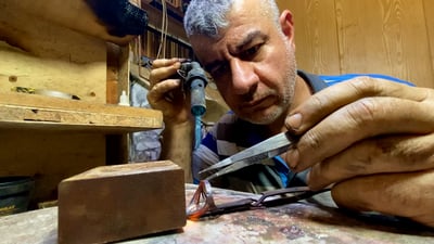 نقل خبرة الصابئة من شارع النهر.. الكبيسي لا يخشى التكنولوجيا وتقصده كل الأنبار