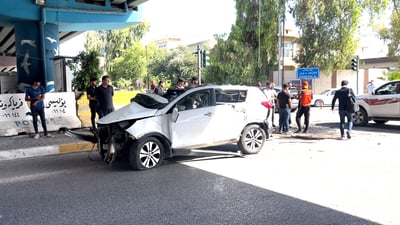 ئۆتۆمبێلێک لەسەر بەرزەپردی شۆڕش كەوتە خوارەوە و سێ كەس بریندارن