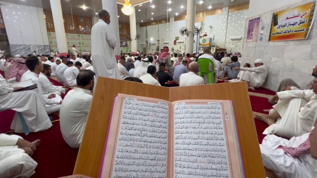 المئات حضروا لأداء صلاة العيد في جامع فالح باشا السعدون وسط الناصرية (صور)