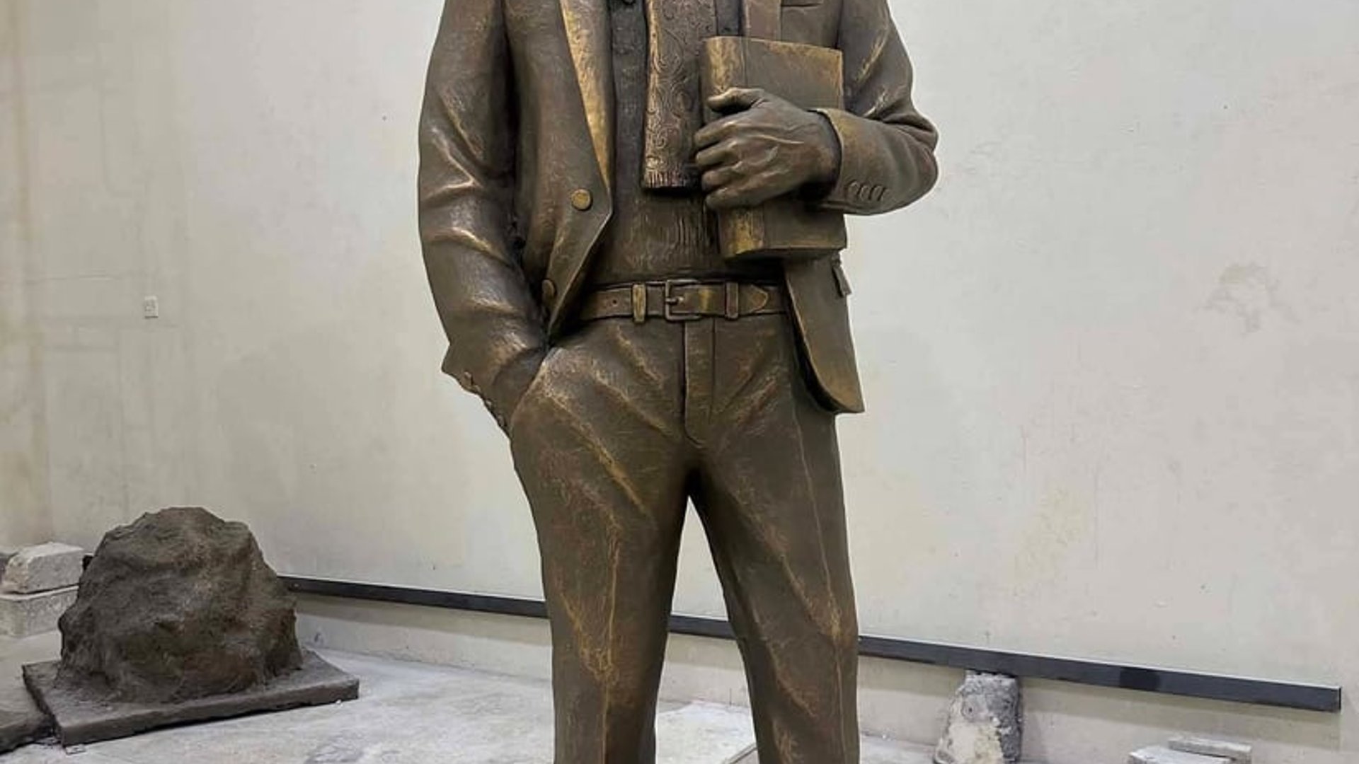 Statue of late Kurdish poet Rafiq Sabir completed for installation in ...