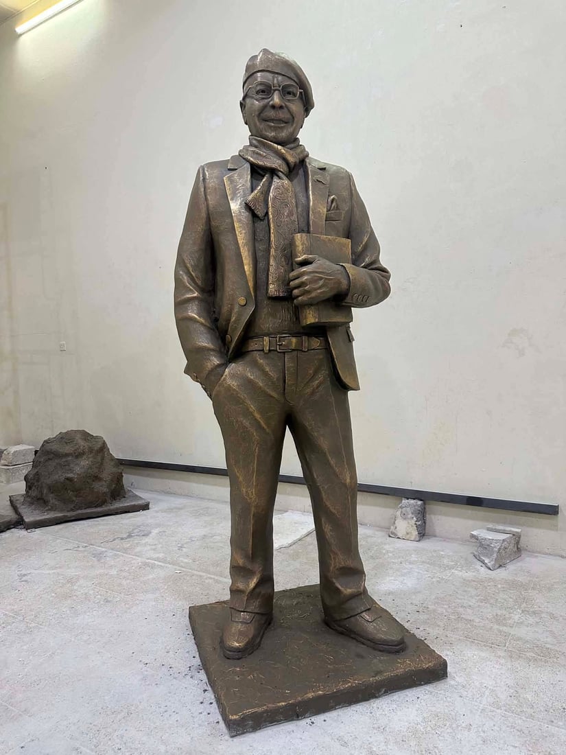 Statue of late Kurdish poet Rafiq Sabir completed for installation in Qaladze