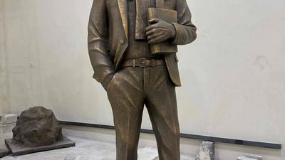 Statue of late Kurdish poet Rafiq Sabir completed for installation in Qaladze