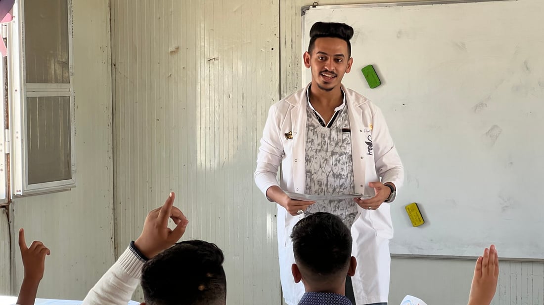 صور: فرق صحية تجوب مدارس سفوان لفحص أسنان التلاميذ.. حملة برعاية الهلال الأحمر